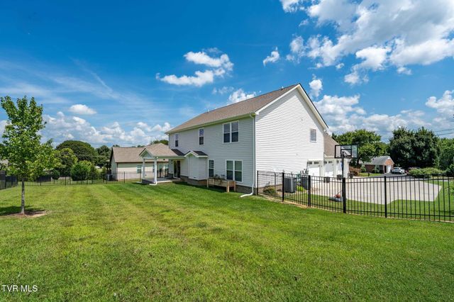 102 Mountain View Circle, Piney Flats, TN 37686