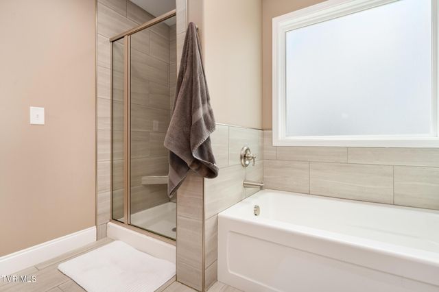 102 Mountain View Circle, Piney Flats, TN 37686