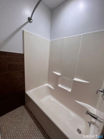 285 Waterview Avenue A, Bridgeport, CT 06608