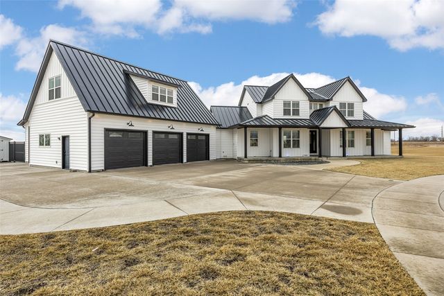 1114 Towne Centre Court, Urbana, IA 52345