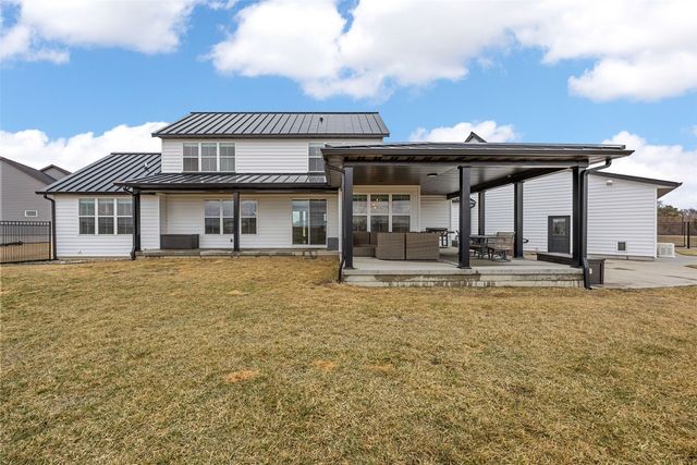 1114 Towne Centre Court, Urbana, IA 52345