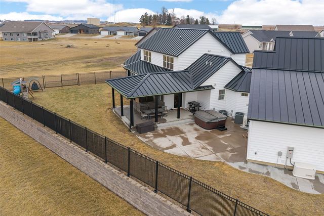 1114 Towne Centre Court, Urbana, IA 52345