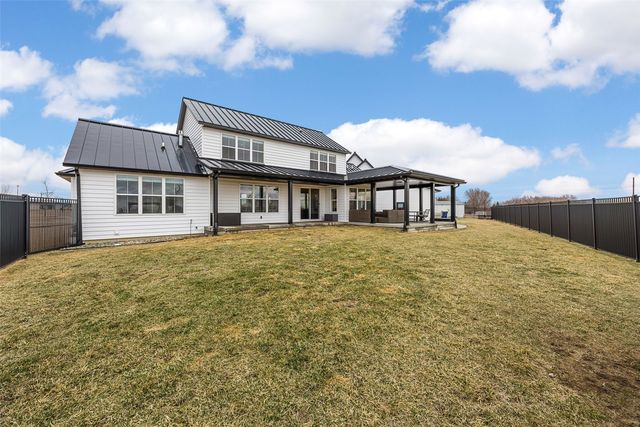 1114 Towne Centre Court, Urbana, IA 52345