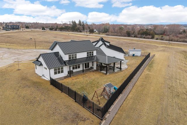 1114 Towne Centre Court, Urbana, IA 52345