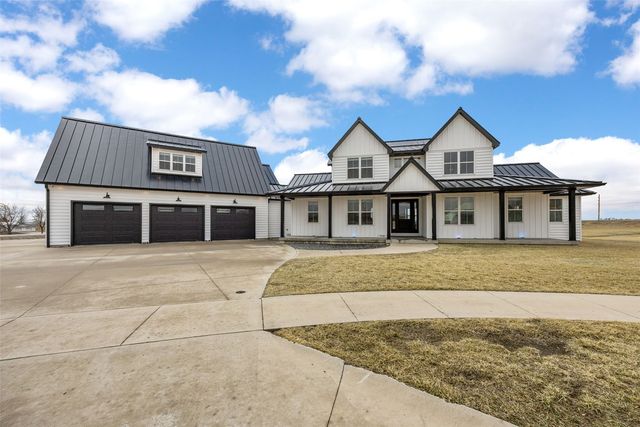 1114 Towne Centre Court, Urbana, IA 52345