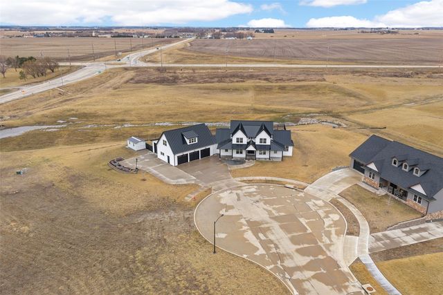 1114 Towne Centre Court, Urbana, IA 52345