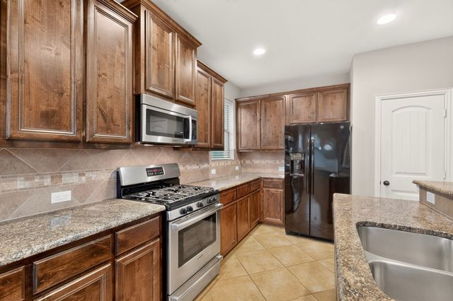 111 Thoroughbred Street, Waxahachie, TX 75165