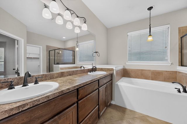 111 Thoroughbred Street, Waxahachie, TX 75165