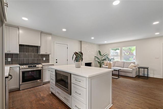 6111 W 58th Street, Mission, KS 66202