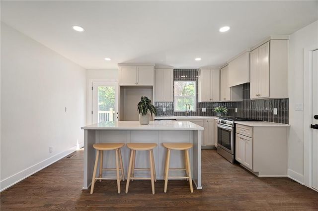 6111 W 58th Street, Mission, KS 66202
