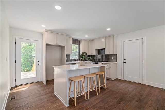 6111 W 58th Street, Mission, KS 66202