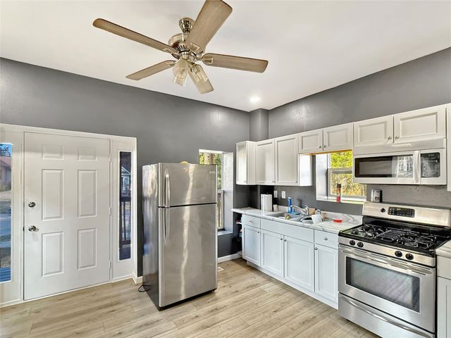 2413 SE 8th Street, Des Moines, IA 50315