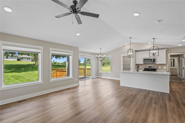 6646 NE 9th Court, Des Moines, IA 50313