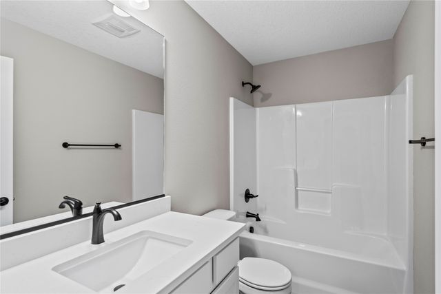 6646 NE 9th Court, Des Moines, IA 50313