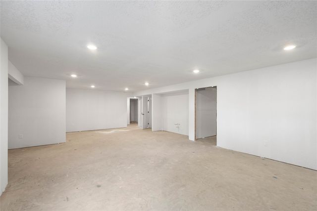 6646 NE 9th Court, Des Moines, IA 50313