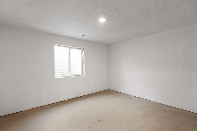6646 NE 9th Court, Des Moines, IA 50313