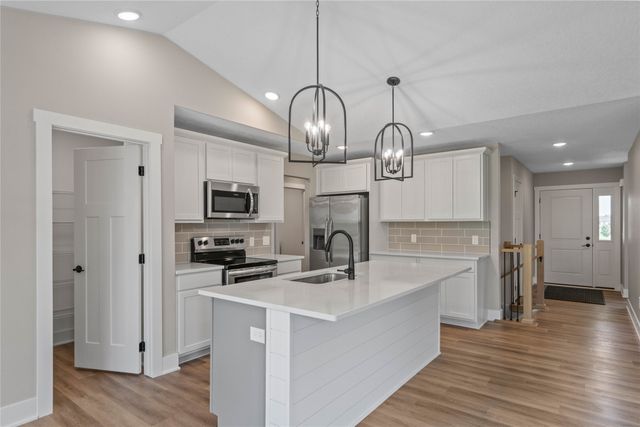 6646 NE 9th Court, Des Moines, IA 50313