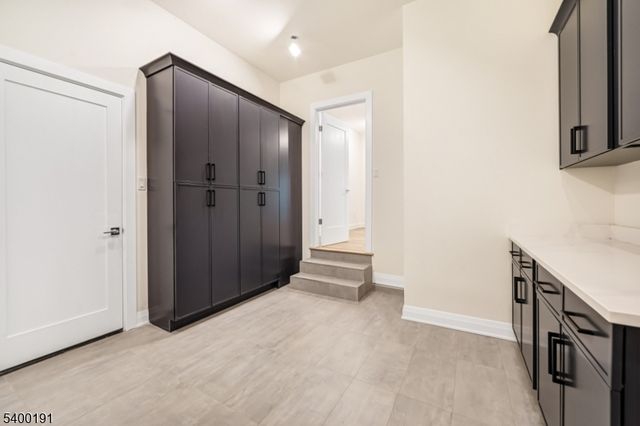 10 Big Ramapo Rd, Saddle River Boro, NJ 07458