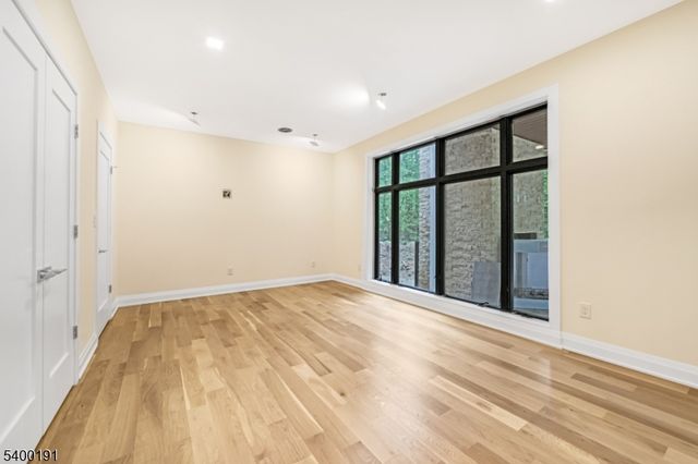 10 Big Ramapo Rd, Saddle River Boro, NJ 07458