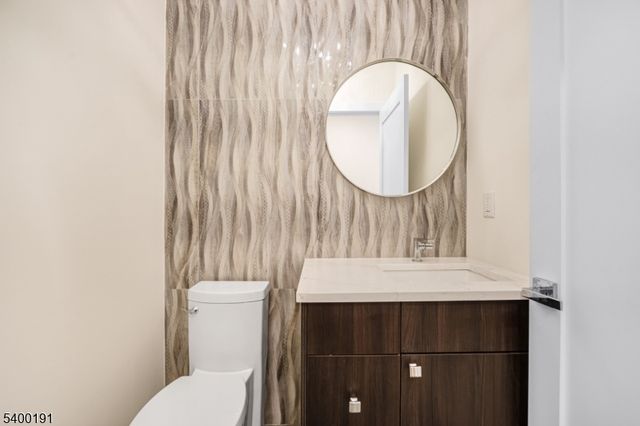 10 Big Ramapo Rd, Saddle River Boro, NJ 07458