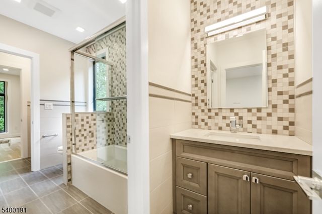 10 Big Ramapo Rd, Saddle River Boro, NJ 07458