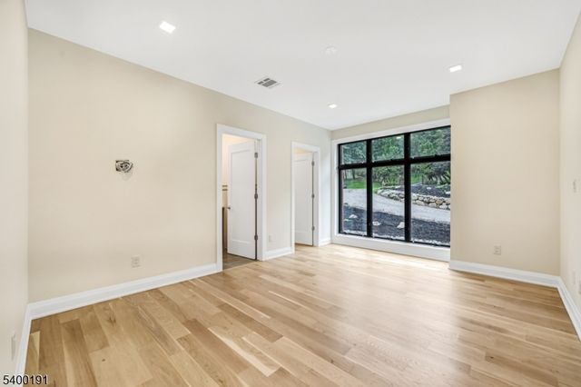 10 Big Ramapo Rd, Saddle River Boro, NJ 07458