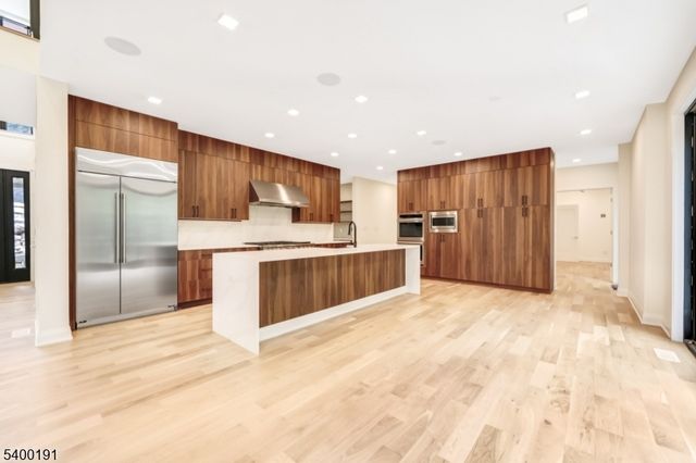 10 Big Ramapo Rd, Saddle River Boro, NJ 07458