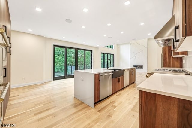 10 Big Ramapo Rd, Saddle River Boro, NJ 07458