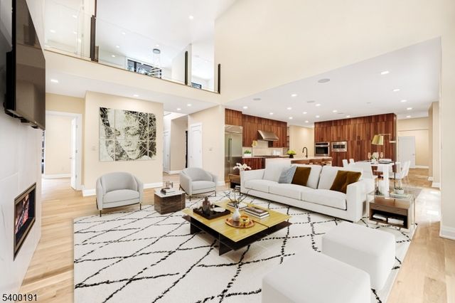 10 Big Ramapo Rd, Saddle River Boro, NJ 07458