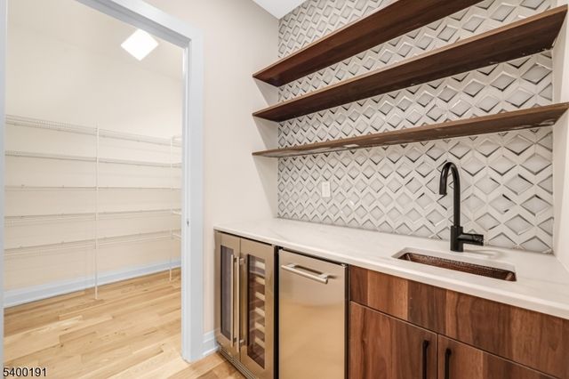 10 Big Ramapo Rd, Saddle River Boro, NJ 07458