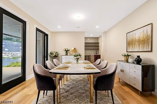 10 Big Ramapo Rd, Saddle River Boro, NJ 07458