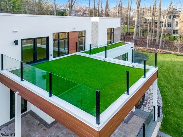 10 Big Ramapo Rd, Saddle River Boro, NJ 07458