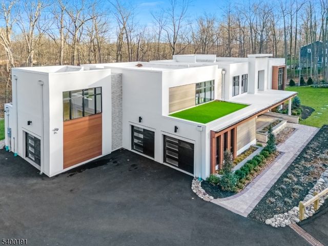 10 Big Ramapo Rd, Saddle River Boro, NJ 07458