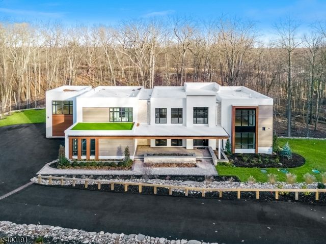 10 Big Ramapo Rd, Saddle River Boro, NJ 07458
