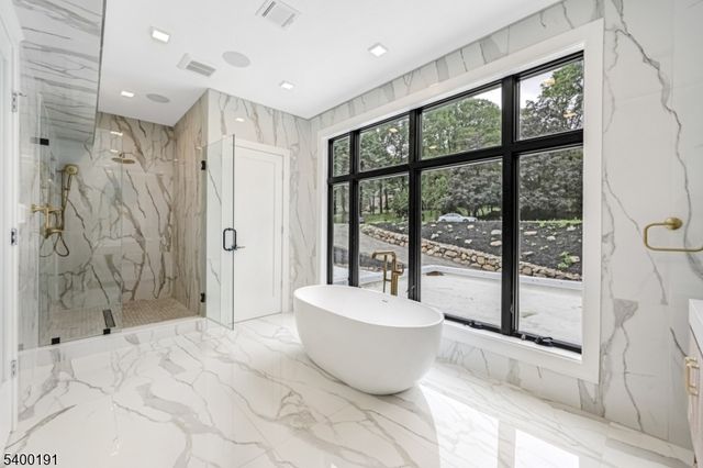 10 Big Ramapo Rd, Saddle River Boro, NJ 07458