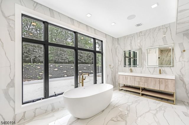 10 Big Ramapo Rd, Saddle River Boro, NJ 07458