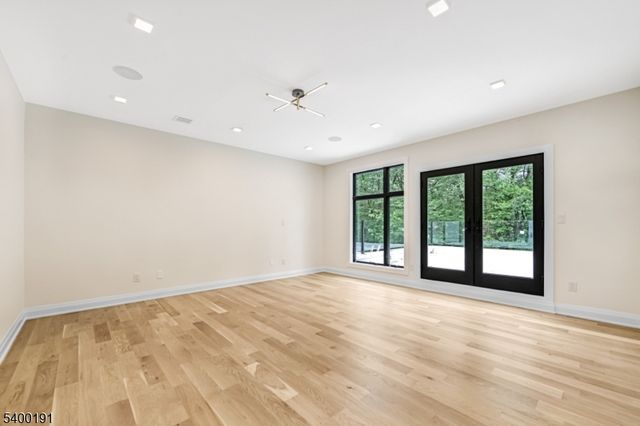 10 Big Ramapo Rd, Saddle River Boro, NJ 07458