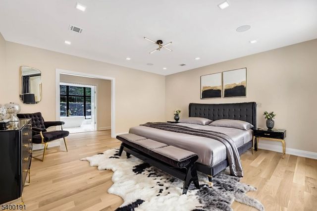 10 Big Ramapo Rd, Saddle River Boro, NJ 07458