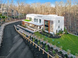 10 Big Ramapo Rd, Saddle River Boro, NJ 07458