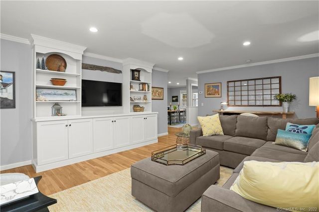 245 Unquowa Road APT 129, Fairfield, CT 06824