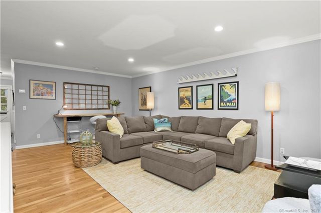 245 Unquowa Road APT 129, Fairfield, CT 06824