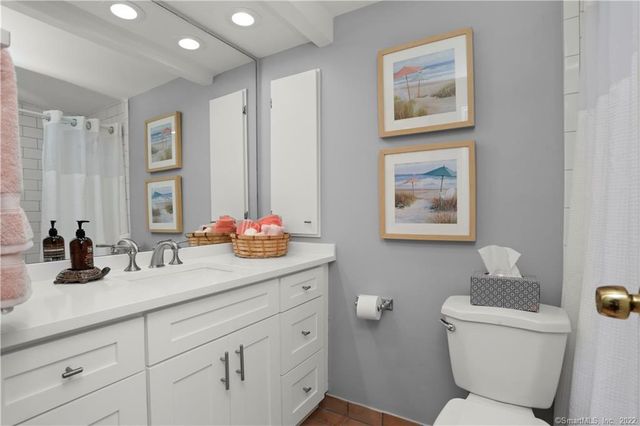 245 Unquowa Road APT 129, Fairfield, CT 06824