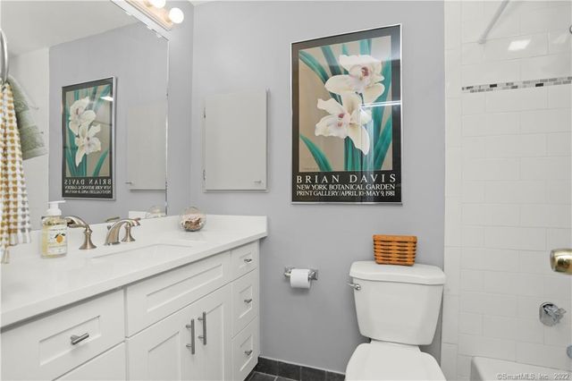 245 Unquowa Road APT 129, Fairfield, CT 06824