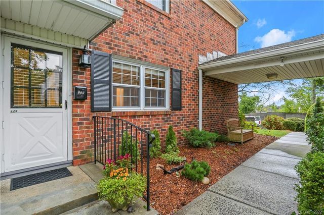 245 Unquowa Road APT 129, Fairfield, CT 06824