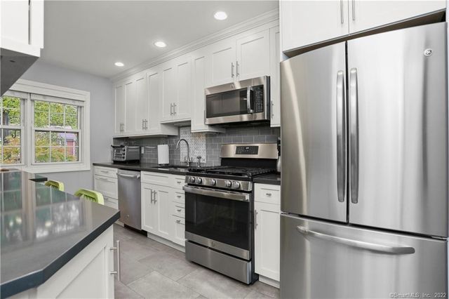 245 Unquowa Road APT 129, Fairfield, CT 06824