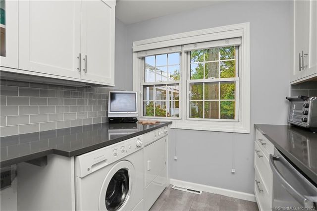 245 Unquowa Road APT 129, Fairfield, CT 06824