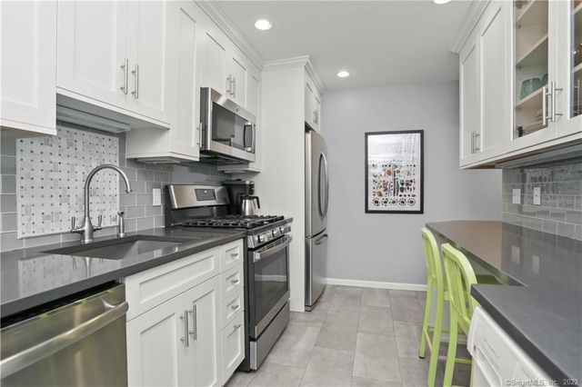 245 Unquowa Road APT 129, Fairfield, CT 06824