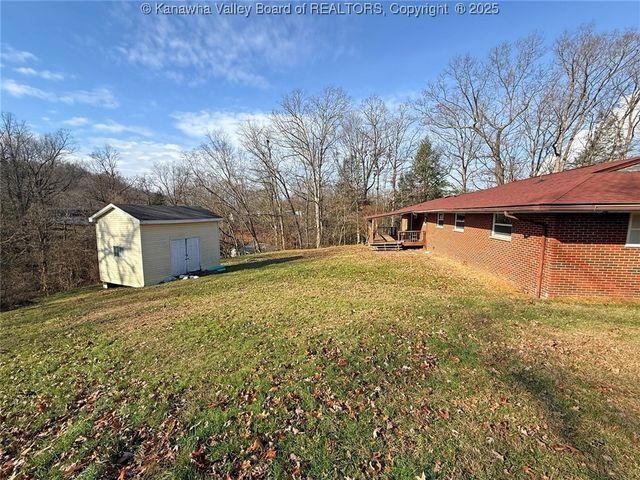 208 Woodland Drive, Nitro, WV 25143