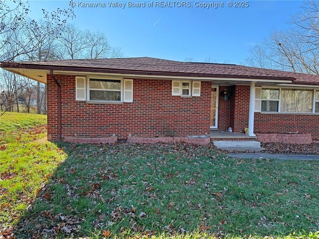 208 Woodland Drive, Nitro, WV 25143