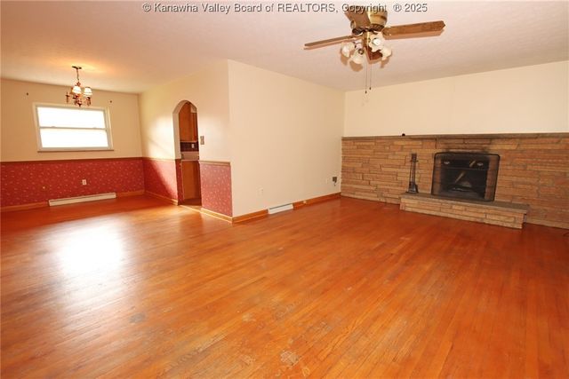 208 Woodland Drive, Nitro, WV 25143